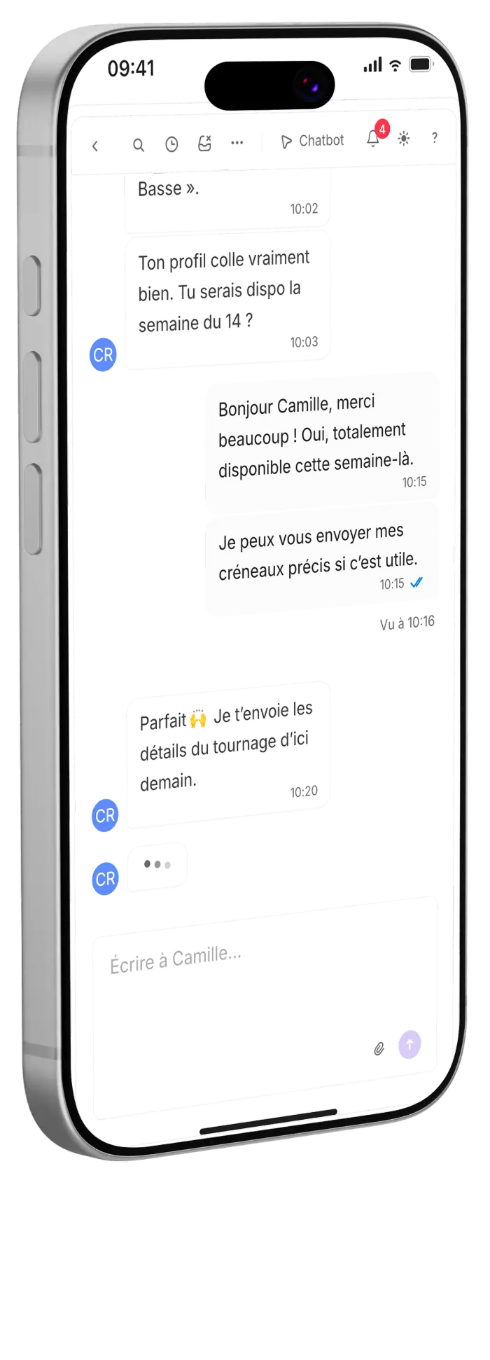 iPhone ouvert sur la messagerie Zedrama, en conversation avec une directrice de casting.